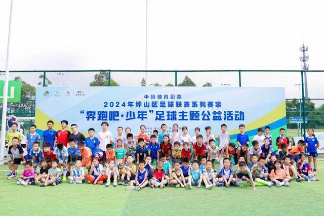 火箭与独行侠备战中国赛，球队合影曝光